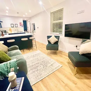 Apartment Gorgeous Newly Renovated 2 Double Bed Flat, Swansea